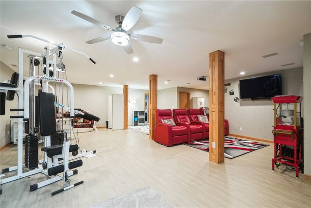 2870 Hunters Ridge Rd, Marion, IA 52302