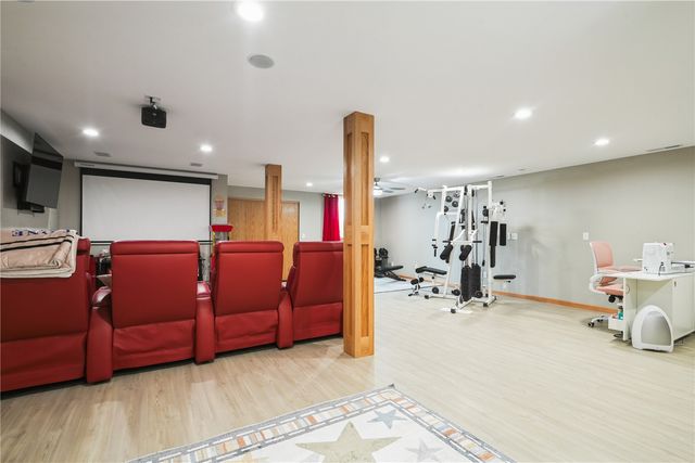 2870 Hunters Ridge Rd, Marion, IA 52302