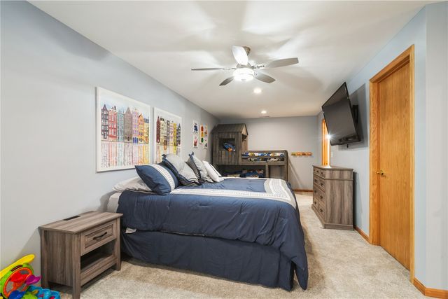 2870 Hunters Ridge Rd, Marion, IA 52302