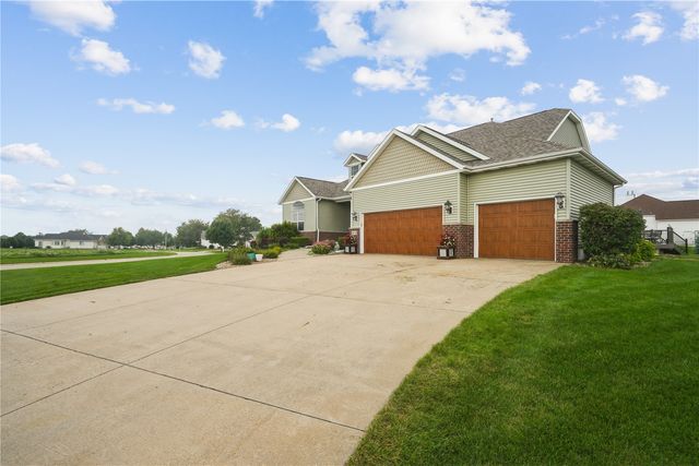2870 Hunters Ridge Rd, Marion, IA 52302
