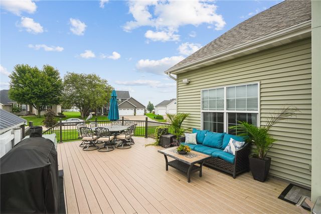 2870 Hunters Ridge Rd, Marion, IA 52302
