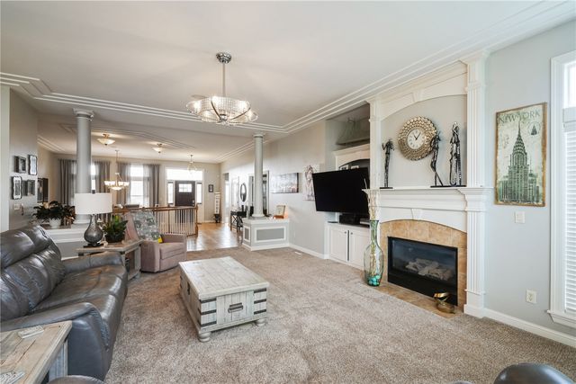 2870 Hunters Ridge Rd, Marion, IA 52302