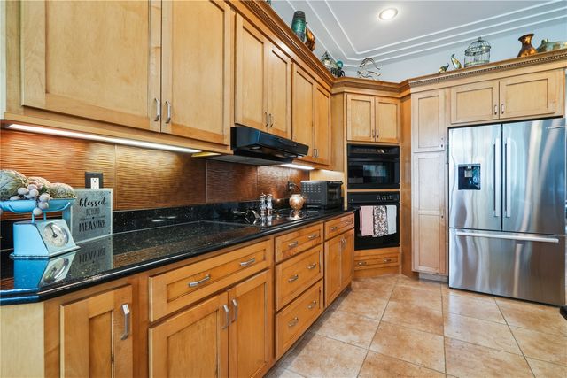 2870 Hunters Ridge Rd, Marion, IA 52302