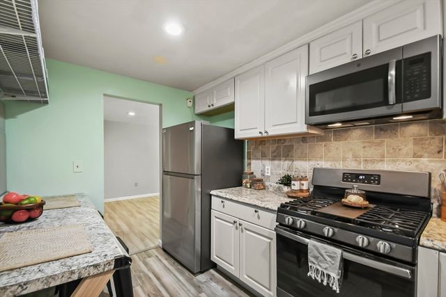 33 Kennedy Dr 33, Chelmsford, MA 01863