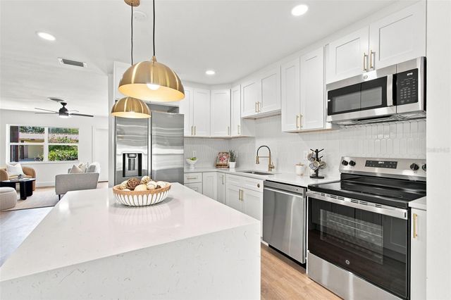 1204 65TH STREET NW, Bradenton, FL 34209