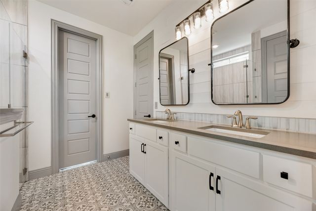 4325 Smokey Quartz Lane, Arlington, TX 76005