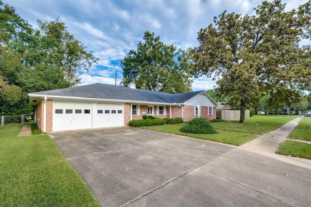 810 Borden Street, Sugar Land, TX 77478