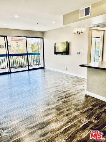 1052 S Mariposa Avenue 403, Los Angeles, CA 90006