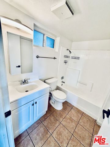 1052 S Mariposa Avenue 403, Los Angeles, CA 90006