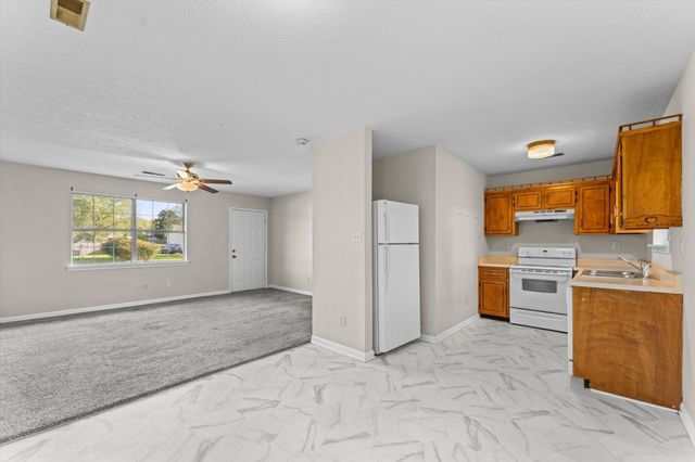 140 New Gritton Ave, Oak Grove, KY 42262