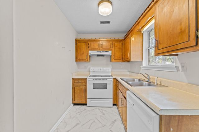 140 New Gritton Ave, Oak Grove, KY 42262