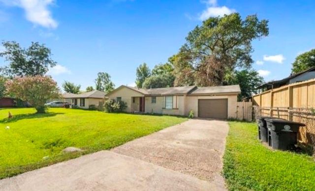 5830 Woodview Drive, Houston, TX 77396