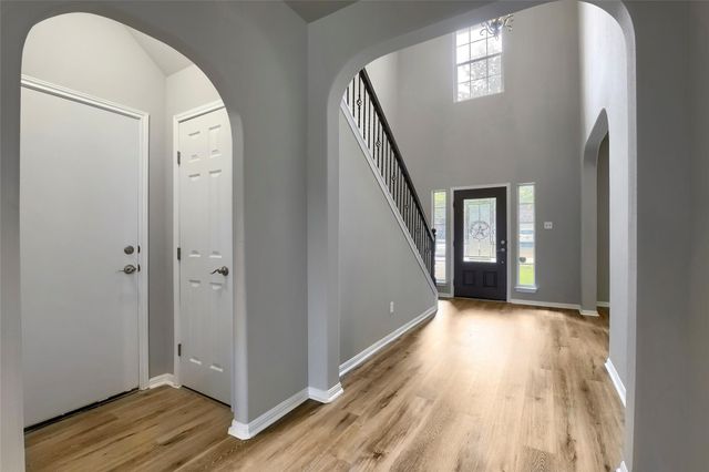 391 Middle CRK, Buda, TX 78610