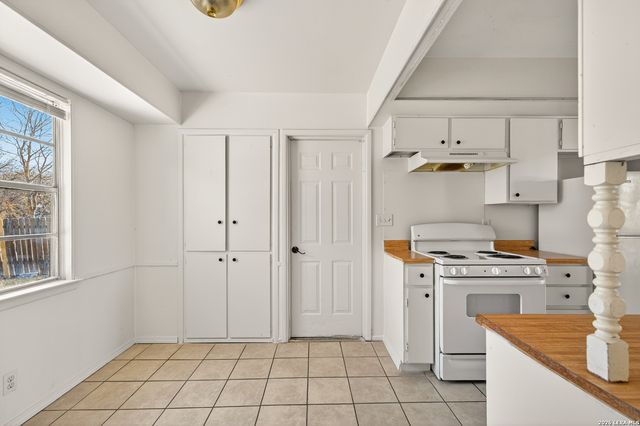 5958 Midcrown, San Antonio, TX 78218