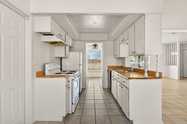 5958 Midcrown, San Antonio, TX 78218