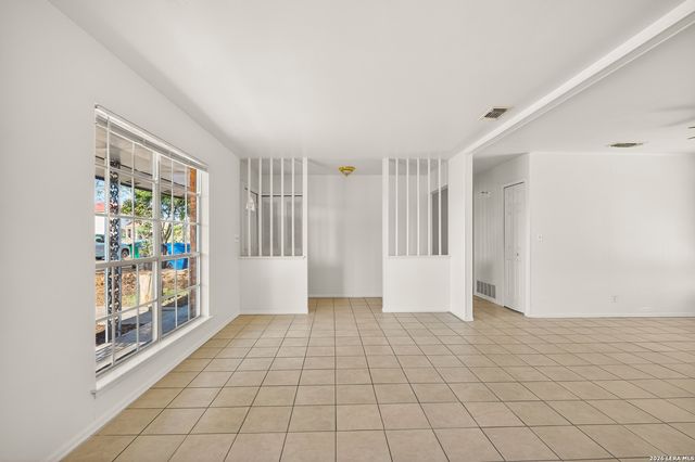 5958 Midcrown, San Antonio, TX 78218