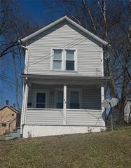 415 Meek St, Sharon, PA 16125