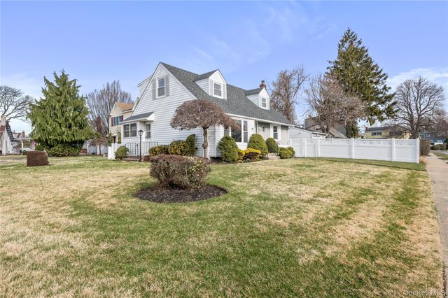 832 Stratford Drive, East Meadow, NY 11554