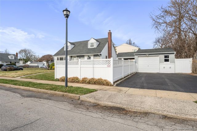 832 Stratford Drive, East Meadow, NY 11554