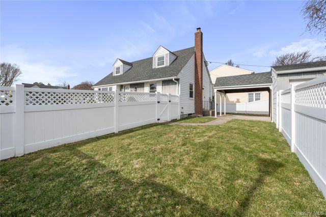 832 Stratford Drive, East Meadow, NY 11554