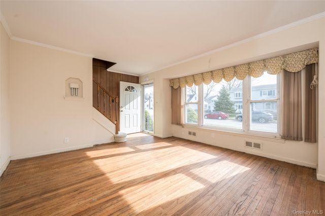 832 Stratford Drive, East Meadow, NY 11554