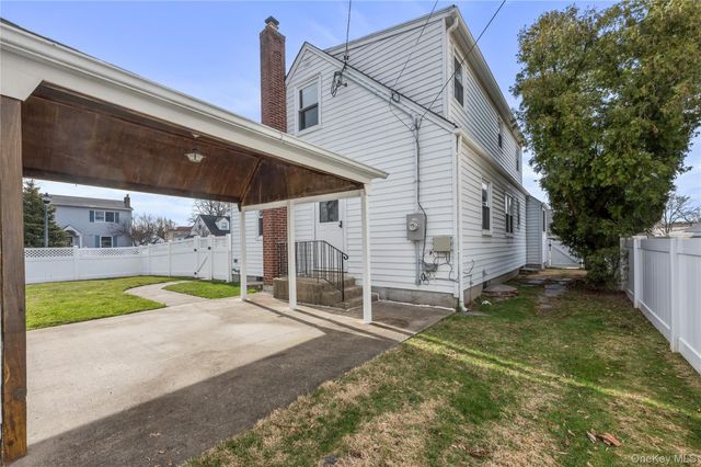 832 Stratford Drive, East Meadow, NY 11554