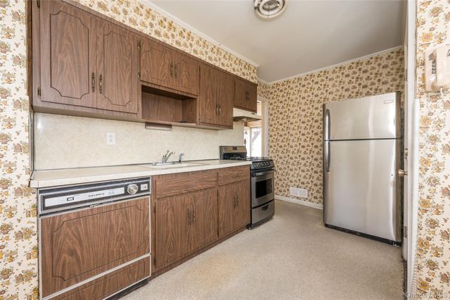 832 Stratford Drive, East Meadow, NY 11554