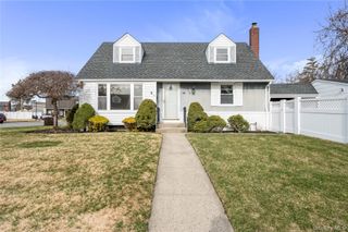 832 Stratford Drive, East Meadow, NY 11554