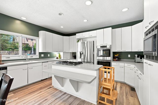 3335 Bondwood Circle, Johnson City, TN 37604