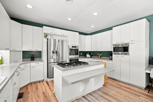 3335 Bondwood Circle, Johnson City, TN 37604
