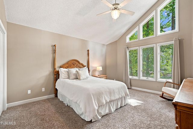 3335 Bondwood Circle, Johnson City, TN 37604