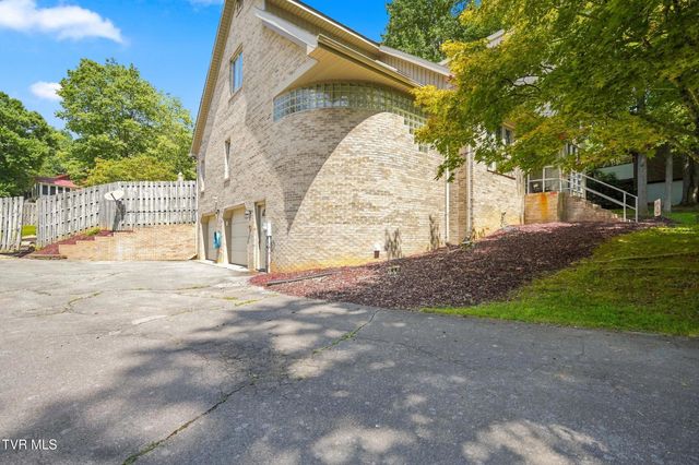 3335 Bondwood Circle, Johnson City, TN 37604