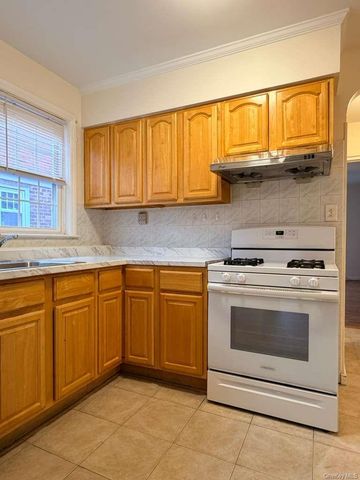 7731 166th Street, Fresh Meadows, NY 11366