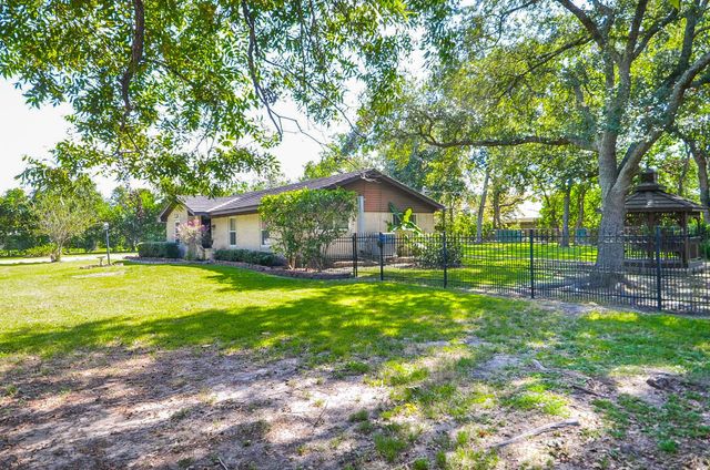 3207 Hamm Road, Pearland, TX 77581