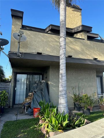 7611 Warner Avenue 2, Huntington Beach, CA 92647