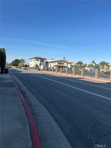 7611 Warner Avenue 2, Huntington Beach, CA 92647