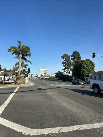 7611 Warner Avenue 2, Huntington Beach, CA 92647