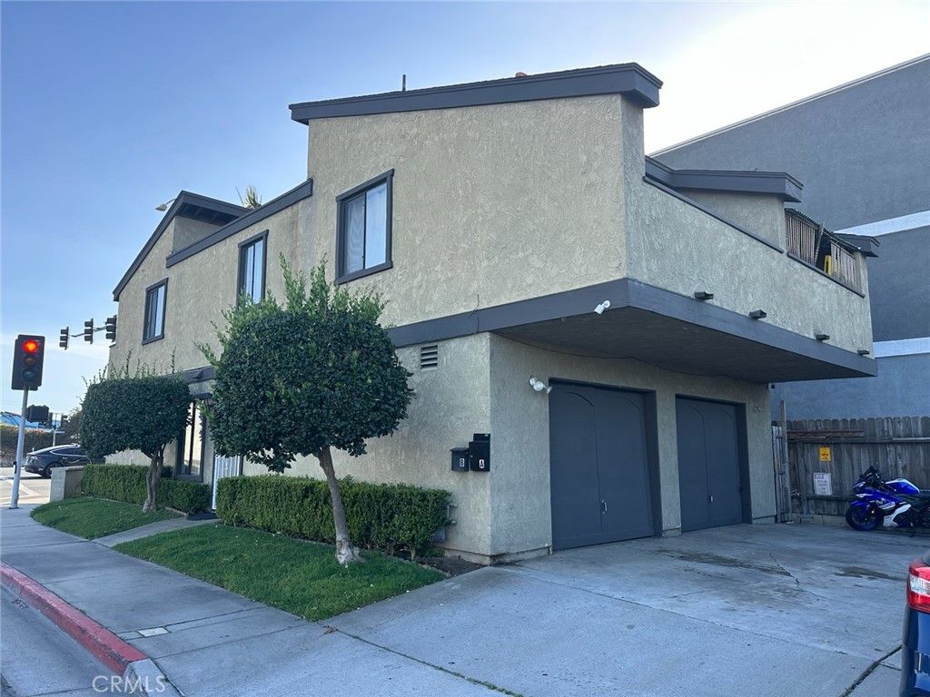 7611 Warner Avenue 2, Huntington Beach, CA 92647