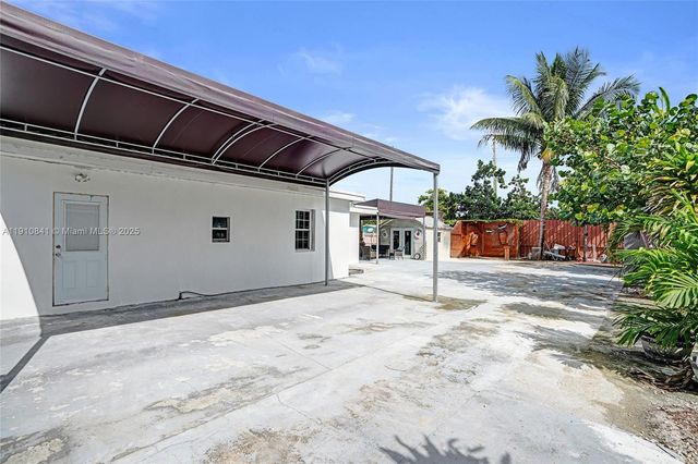 10529 NW 37th Ave, Miami, FL 33147