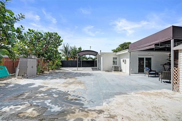 10529 NW 37th Ave, Miami, FL 33147