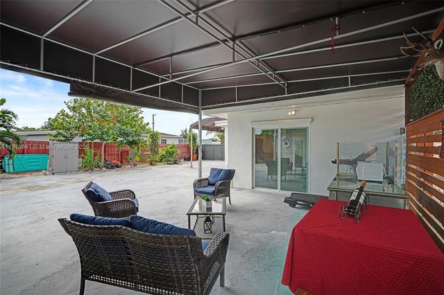 10529 NW 37th Ave, Miami, FL 33147