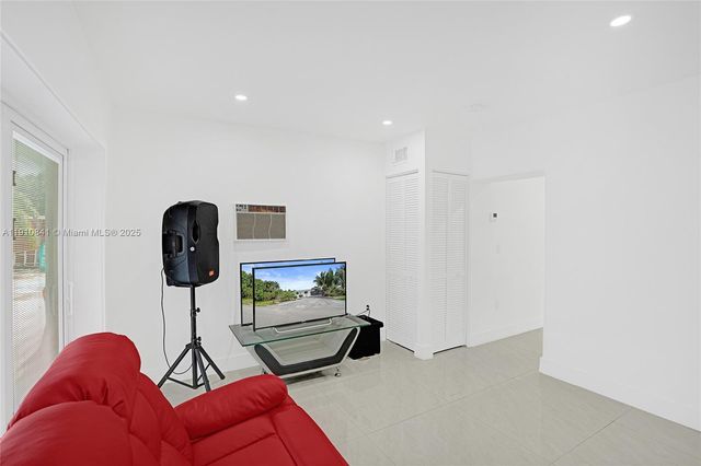 10529 NW 37th Ave, Miami, FL 33147