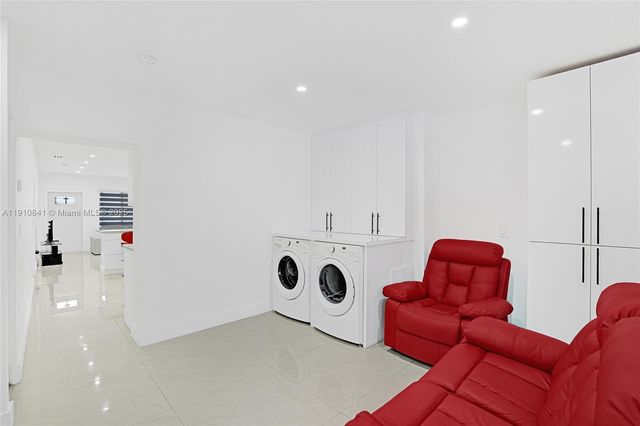 10529 NW 37th Ave, Miami, FL 33147