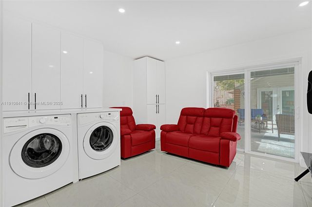 10529 NW 37th Ave, Miami, FL 33147