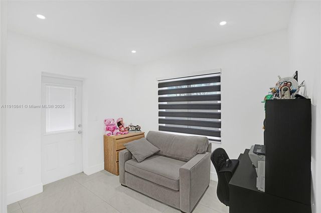 10529 NW 37th Ave, Miami, FL 33147