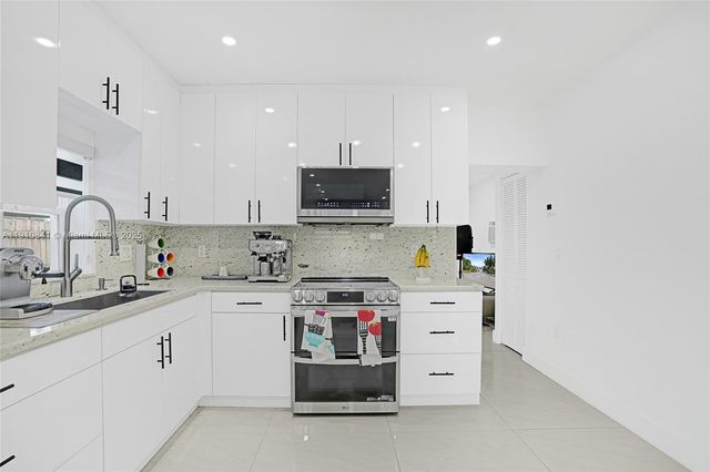 10529 NW 37th Ave, Miami, FL 33147