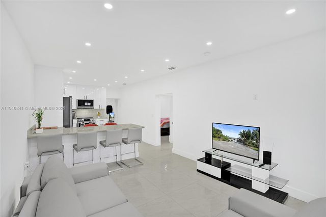 10529 NW 37th Ave, Miami, FL 33147