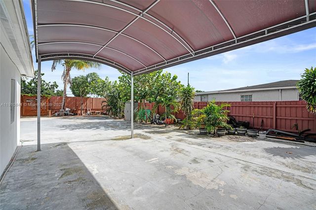 10529 NW 37th Ave, Miami, FL 33147