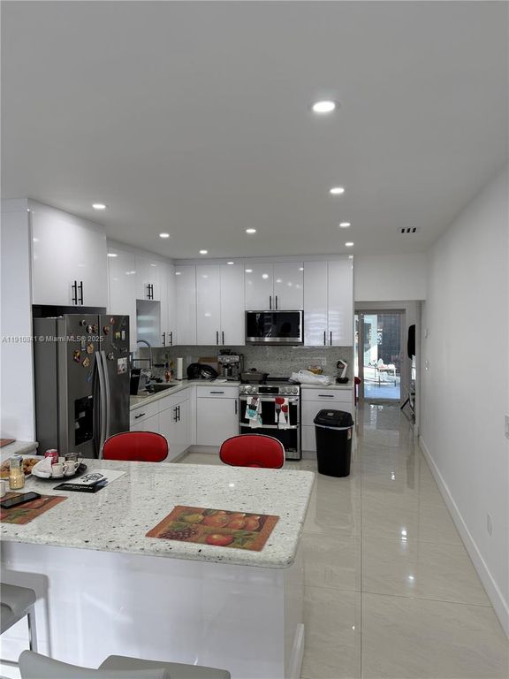 10529 NW 37th Ave, Miami, FL 33147