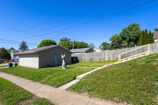 3103 Fairview Street, Davenport, IA 52804